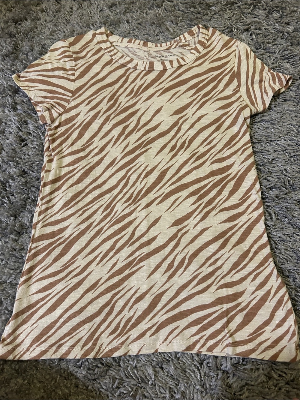 Banana Republic Zebra-Print Short Sleeve Tee in Cream & Brown Size XS